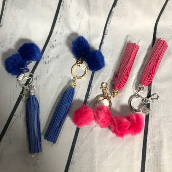 ❗️FINAL PRICE ❗️Blue Tassel Keychain -Gold Clasp - Picture 2 of 3